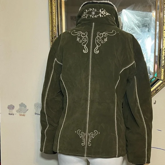 Vintage Bogner Olive Green Women's Ski Jacket with White Embroidery - Picture 7 of 16